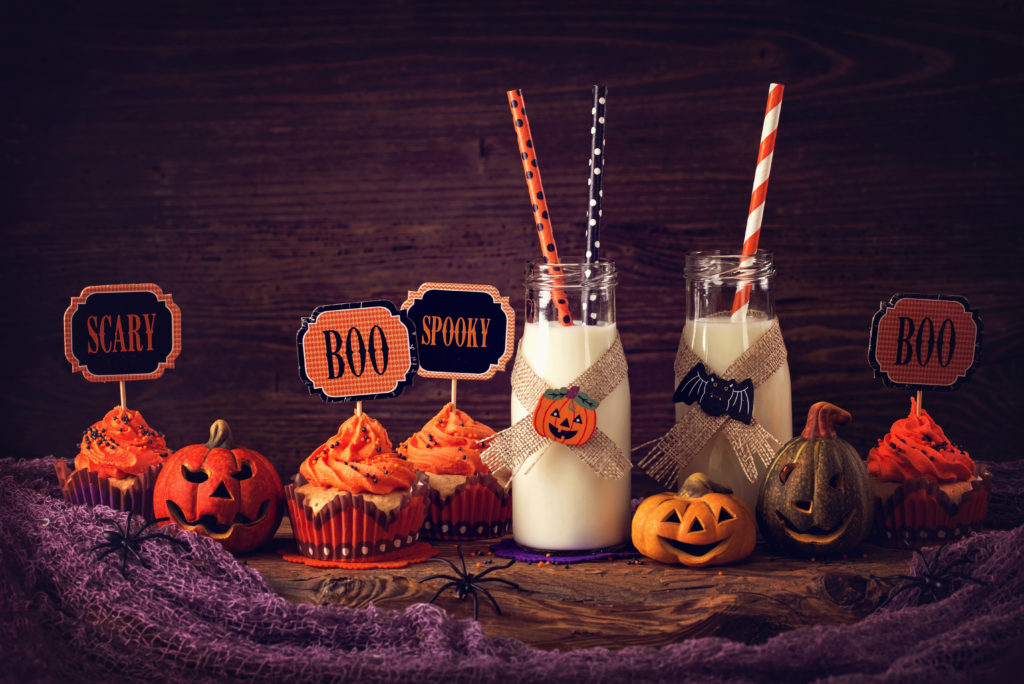 Cupcakes with milk for halloween party